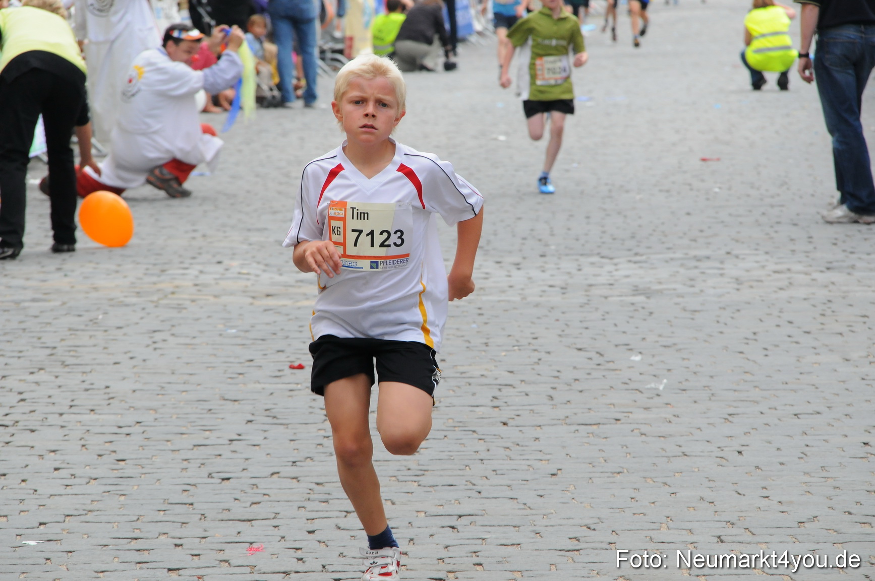 0097 Stadtlauf Neumarkt Bambinilaeufe 200909